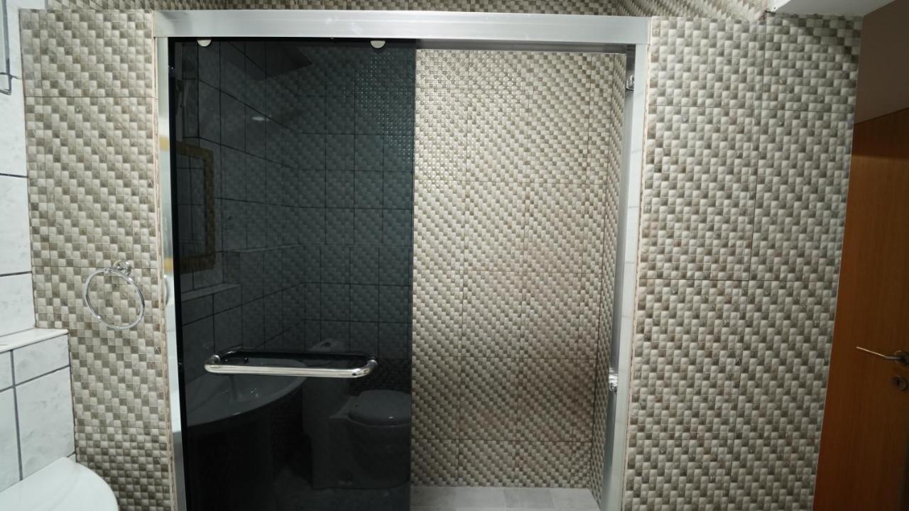 Madigan'S Hotel Kosovo Polje Exteriör bild