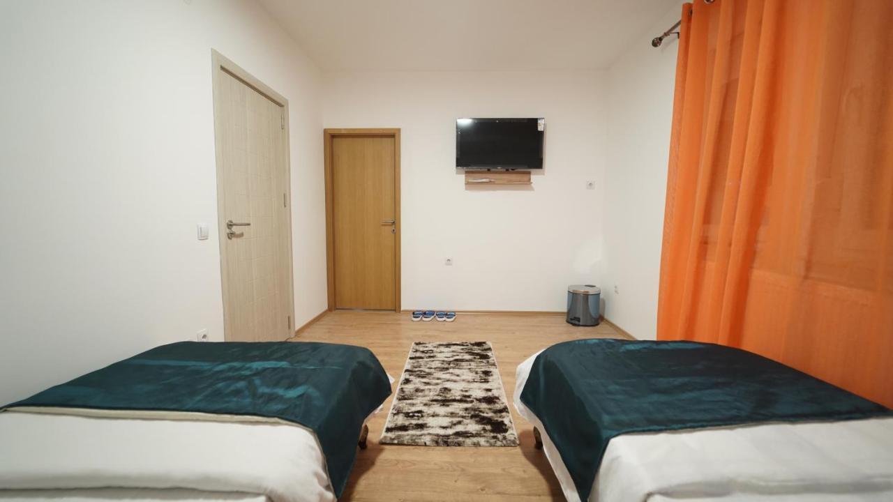Madigan'S Hotel Kosovo Polje Exteriör bild