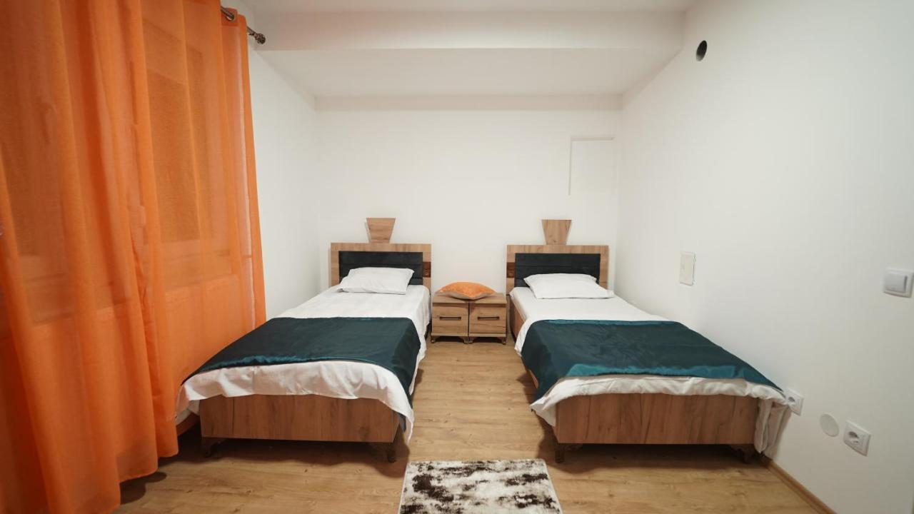 Madigan'S Hotel Kosovo Polje Exteriör bild