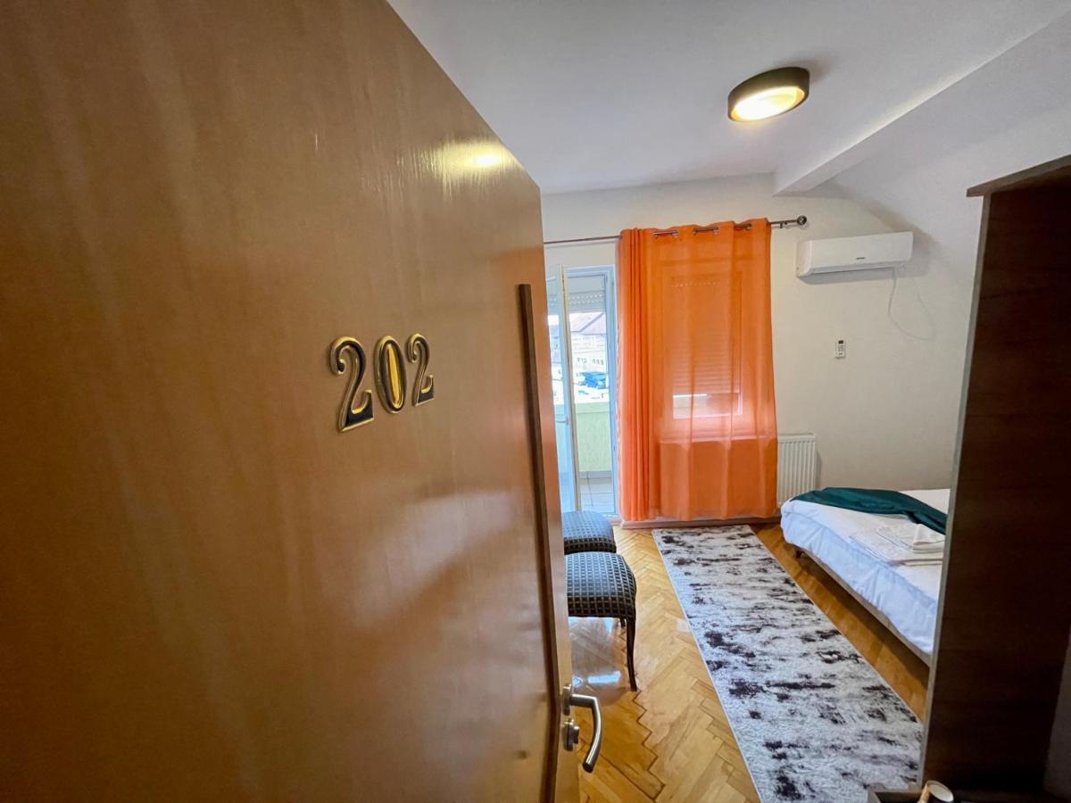 Madigan'S Hotel Kosovo Polje Exteriör bild