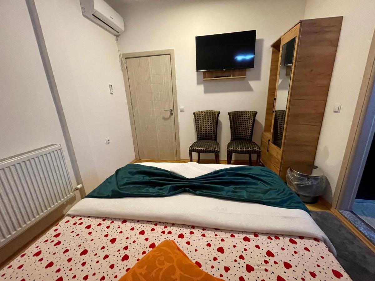 Madigan'S Hotel Kosovo Polje Exteriör bild