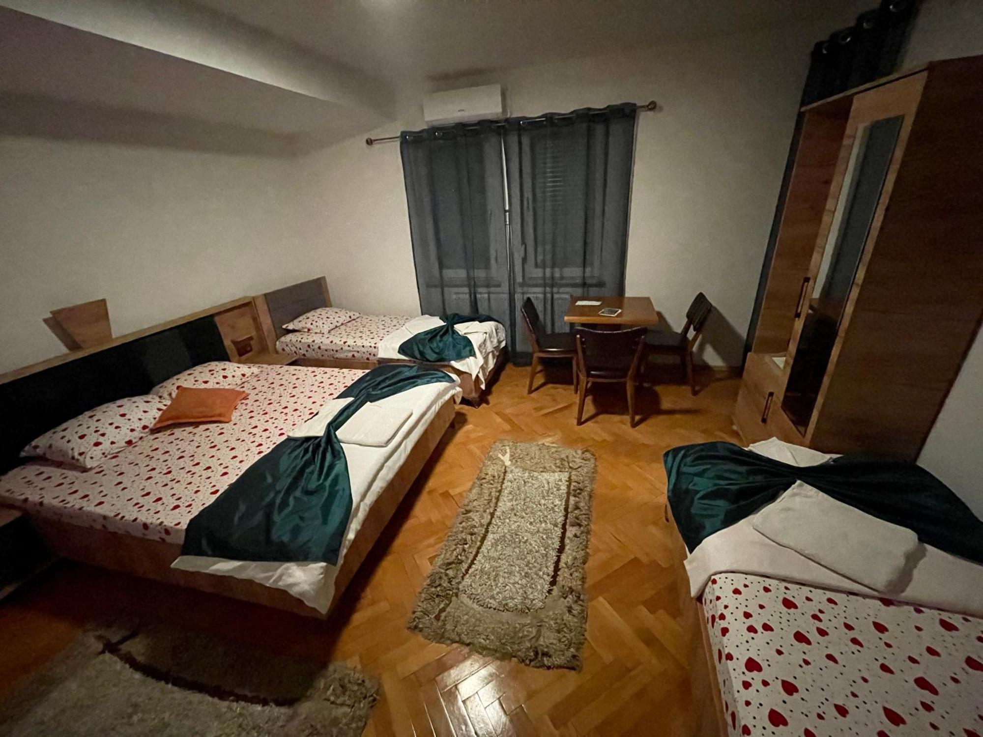 Madigan'S Hotel Kosovo Polje Exteriör bild