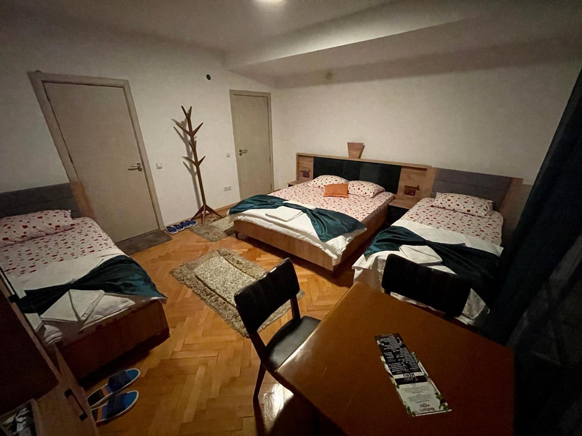 Madigan'S Hotel Kosovo Polje Exteriör bild