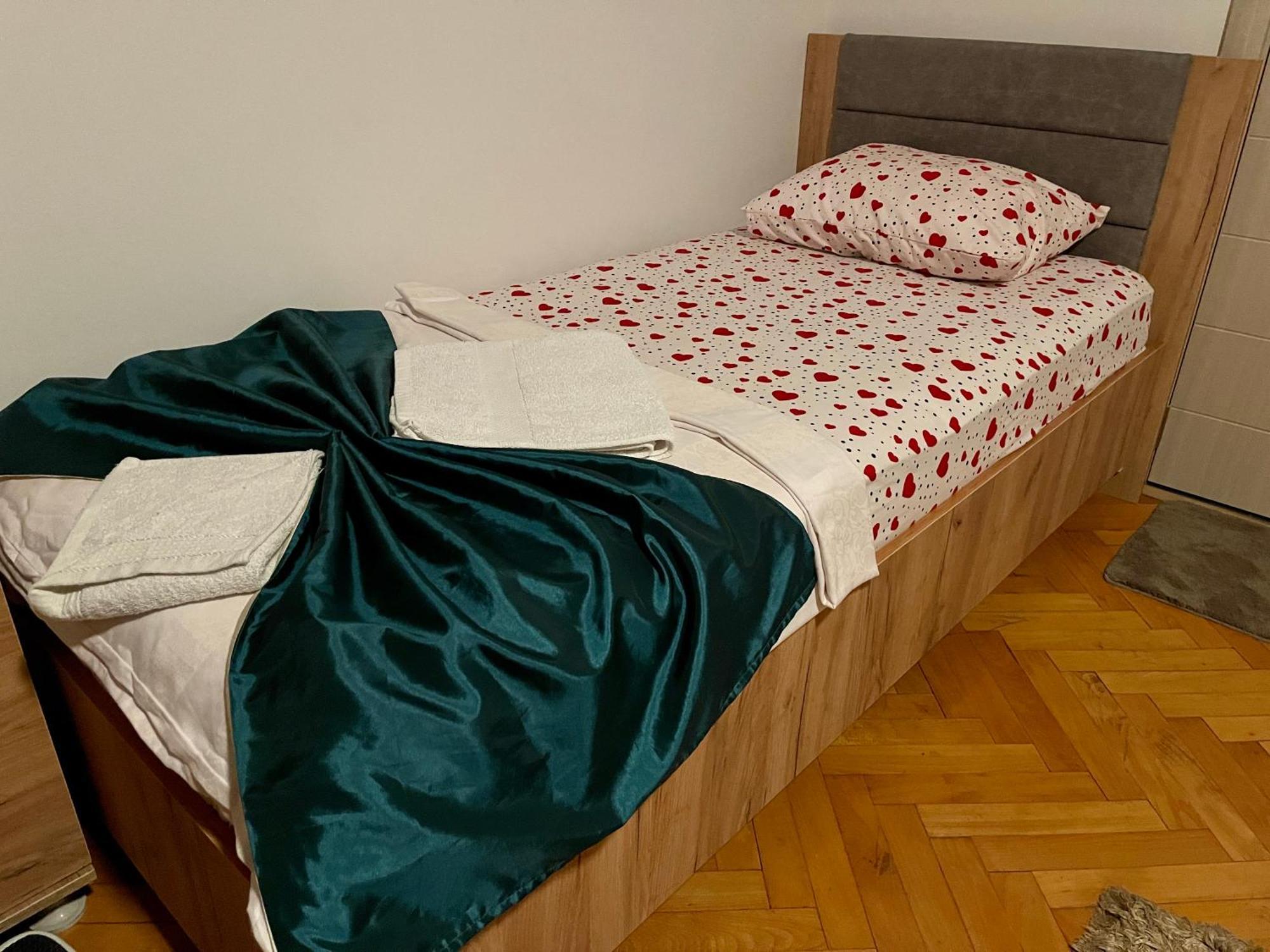 Madigan'S Hotel Kosovo Polje Exteriör bild
