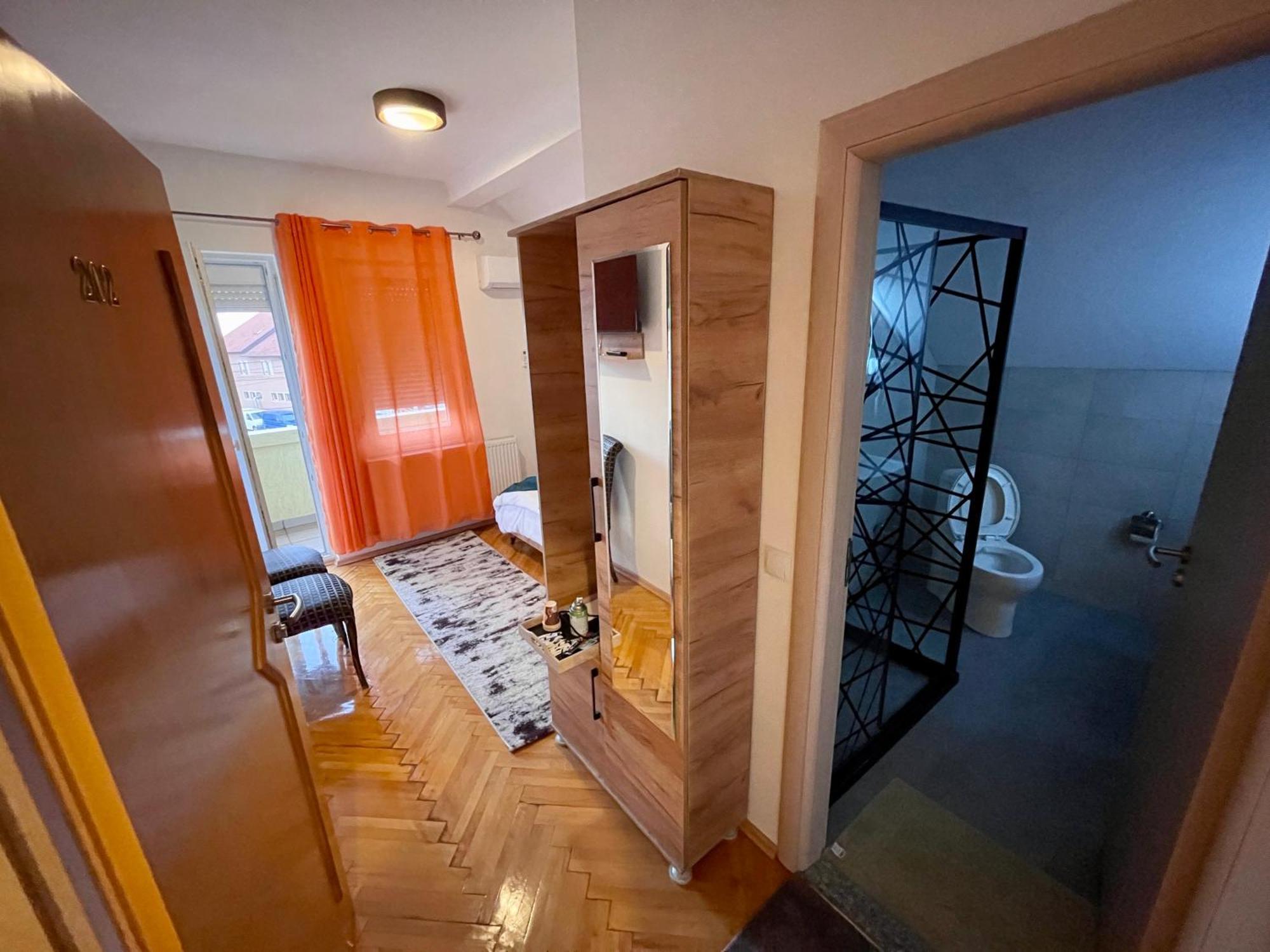 Madigan'S Hotel Kosovo Polje Exteriör bild