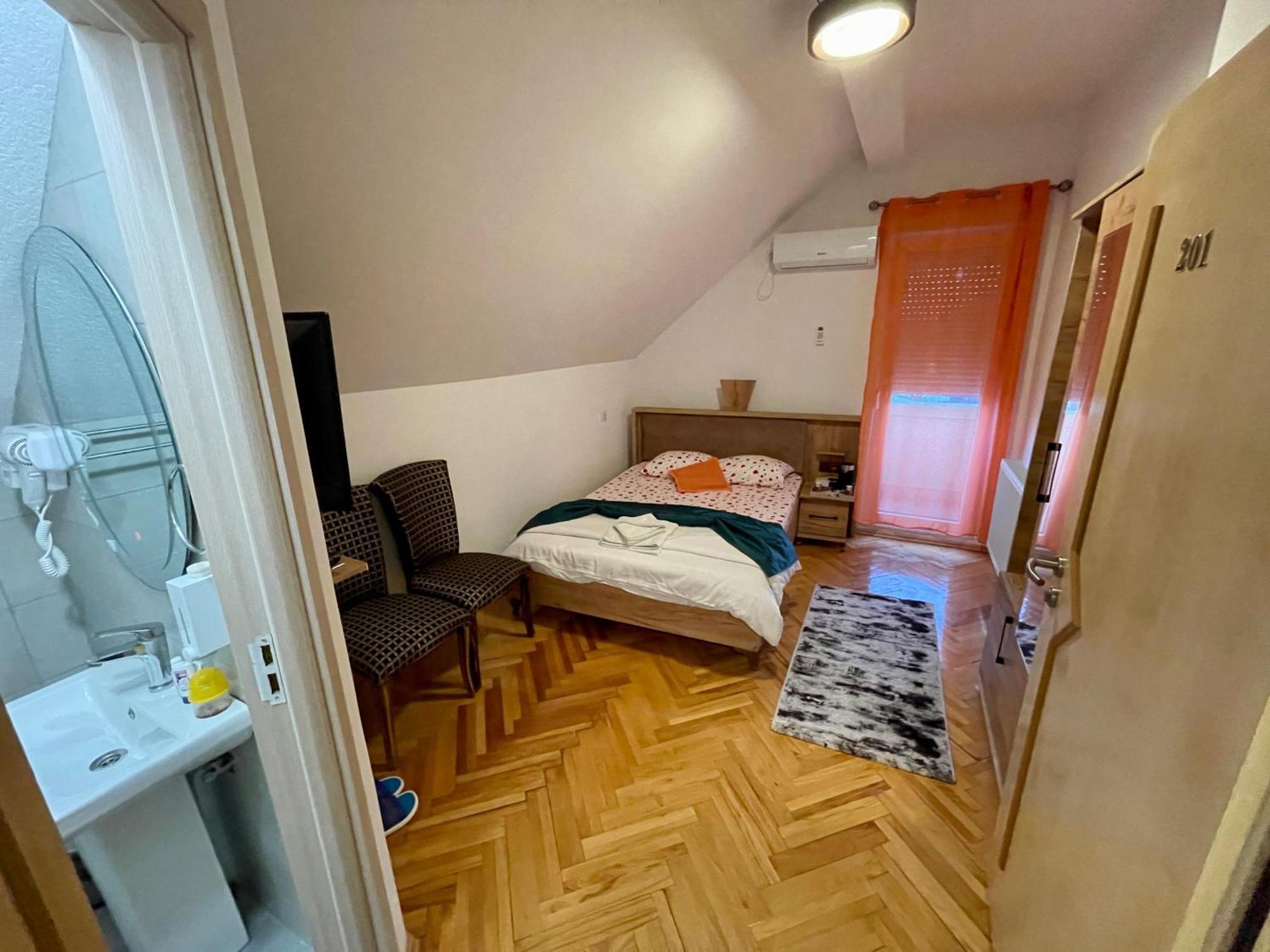 Madigan'S Hotel Kosovo Polje Exteriör bild