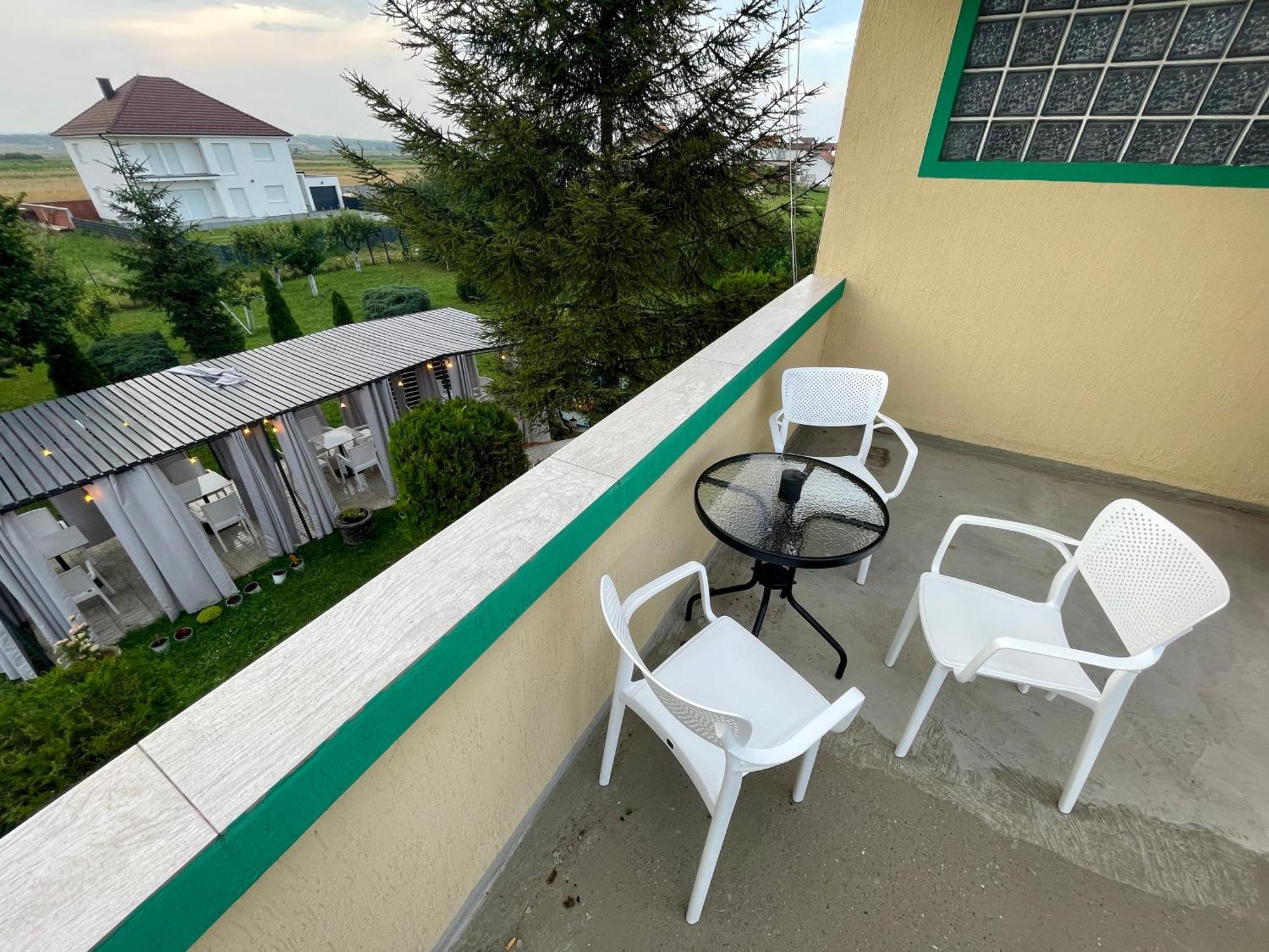 Madigan'S Hotel Kosovo Polje Exteriör bild
