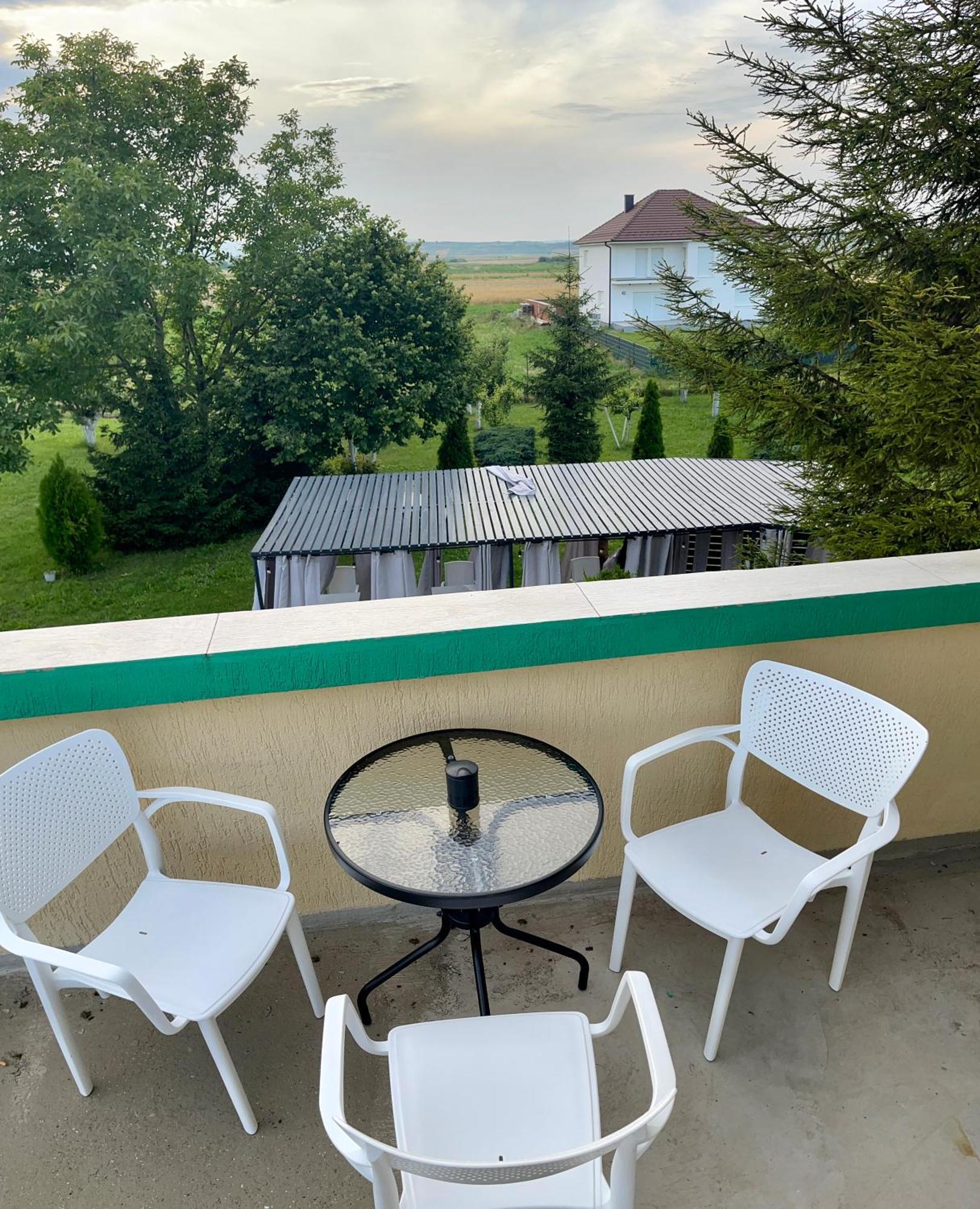 Madigan'S Hotel Kosovo Polje Exteriör bild