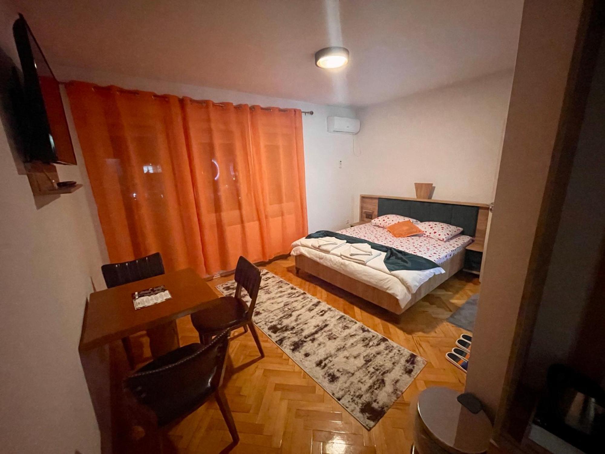 Madigan'S Hotel Kosovo Polje Exteriör bild
