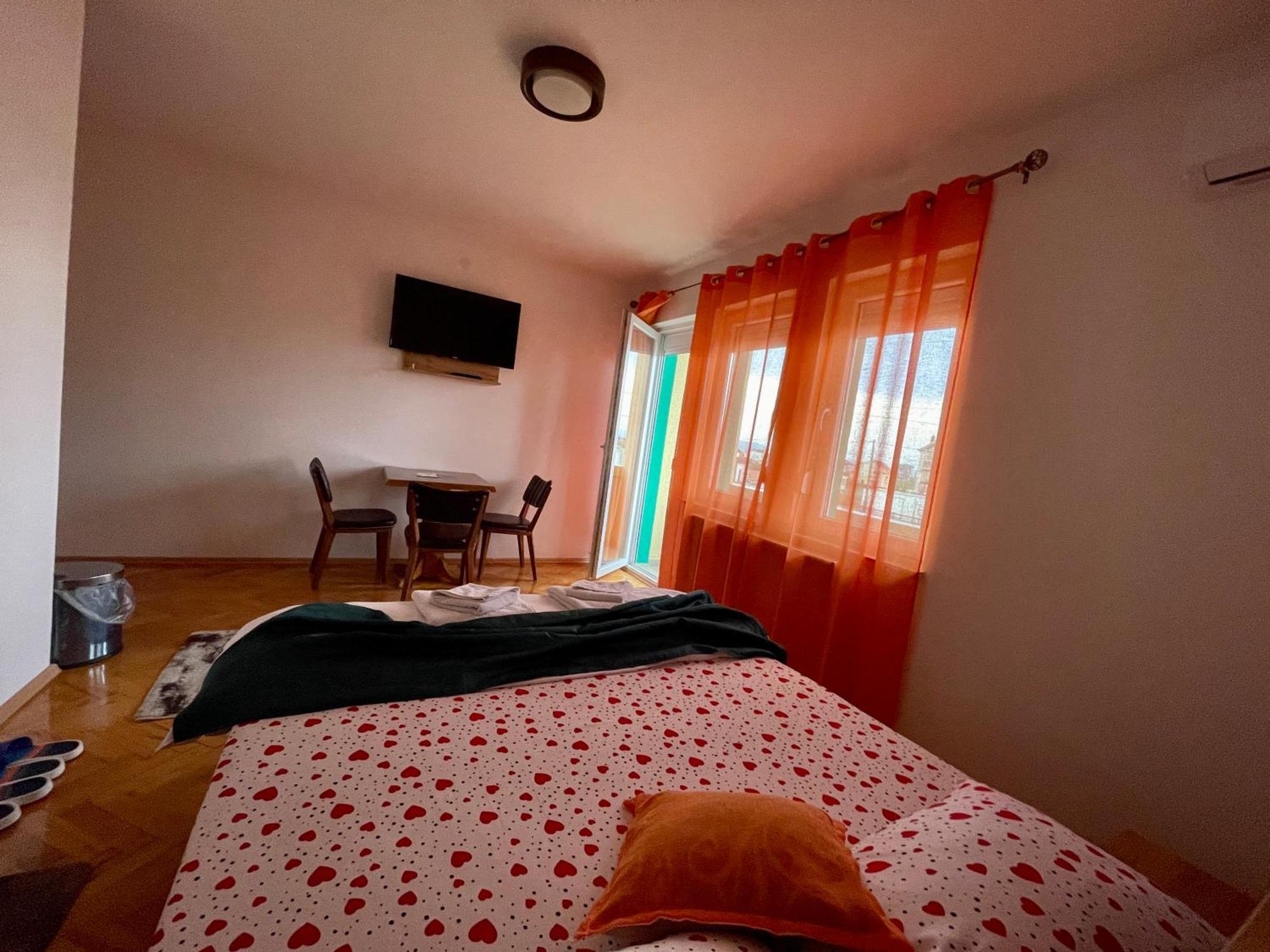 Madigan'S Hotel Kosovo Polje Exteriör bild