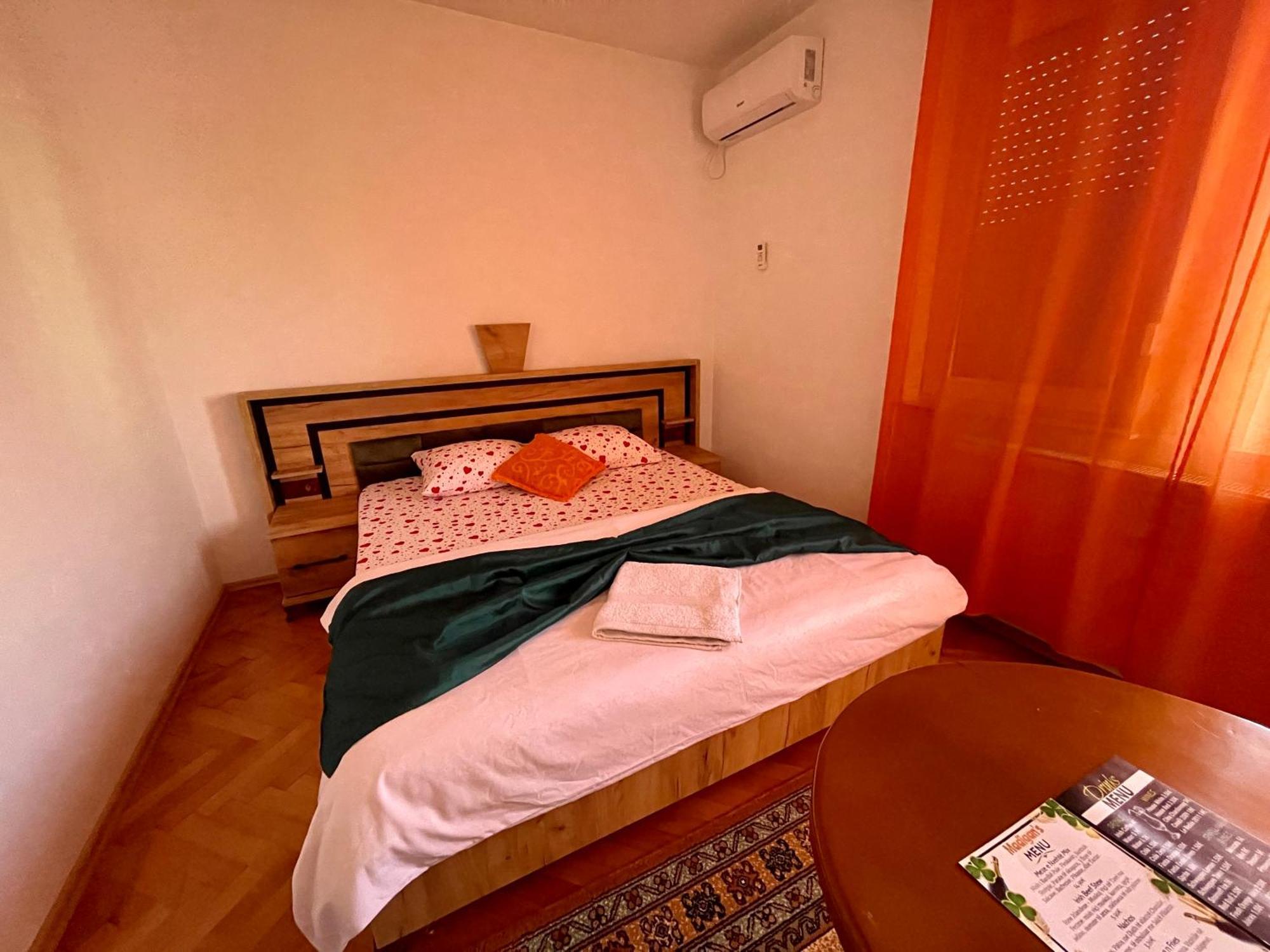 Madigan'S Hotel Kosovo Polje Exteriör bild