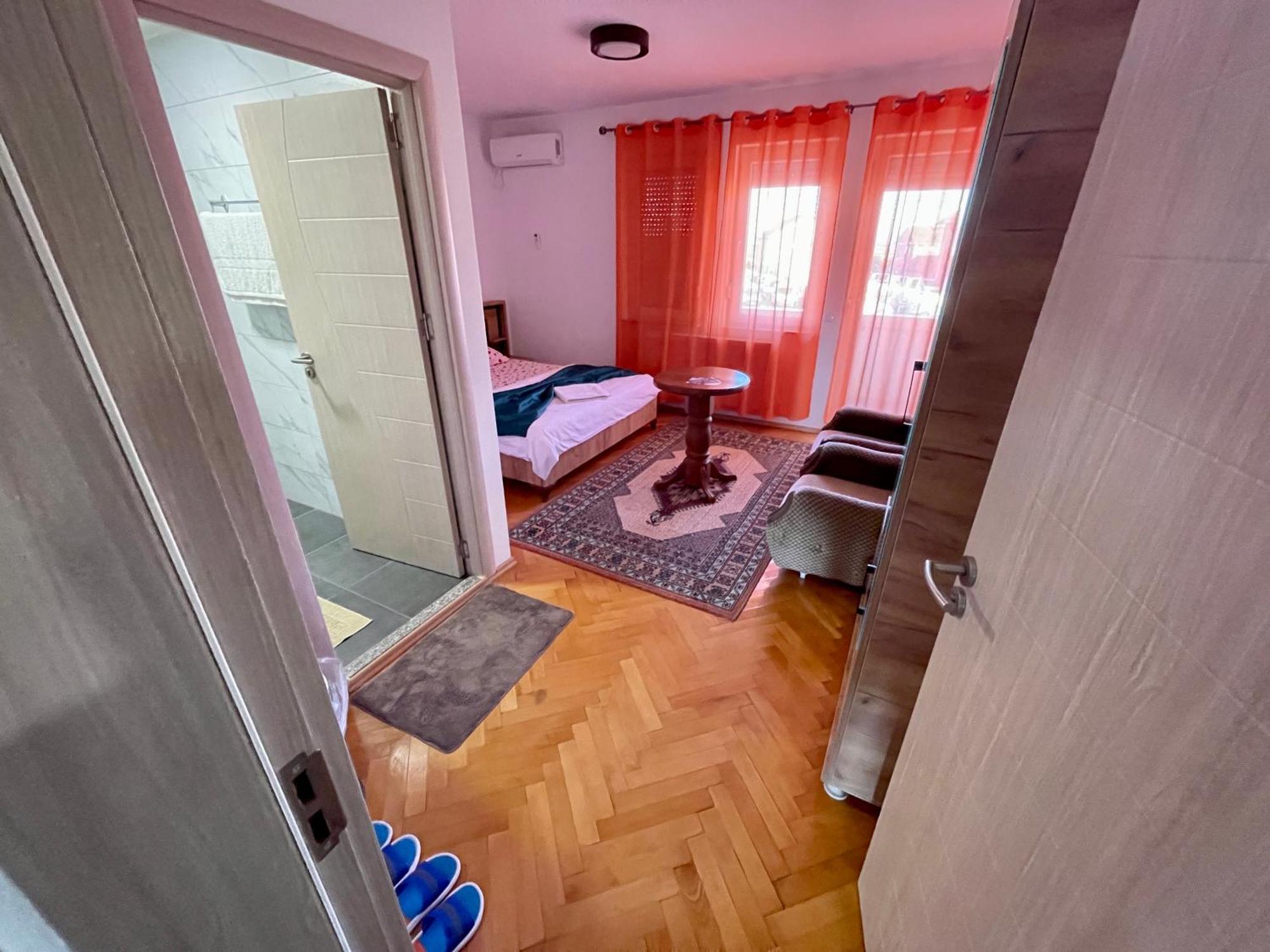 Madigan'S Hotel Kosovo Polje Exteriör bild